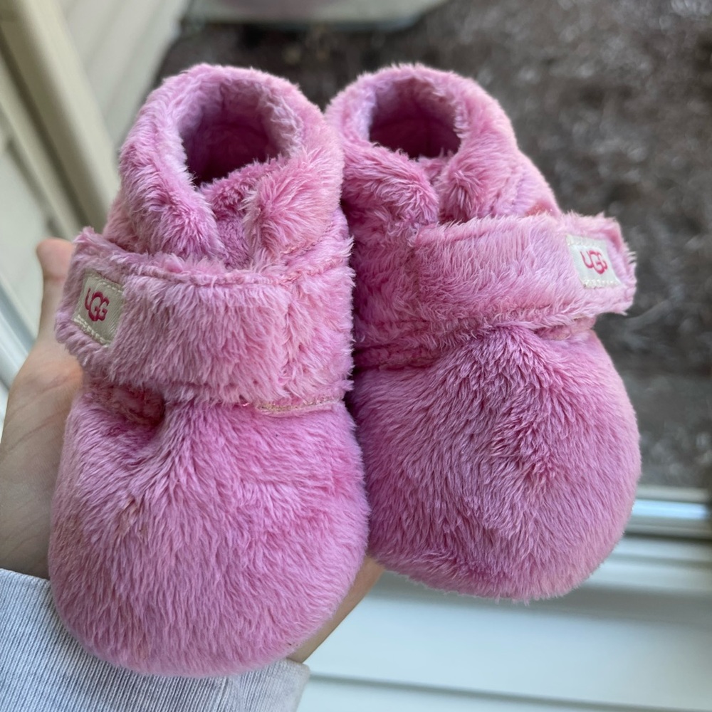 PINK UGG BABY BOOTIES